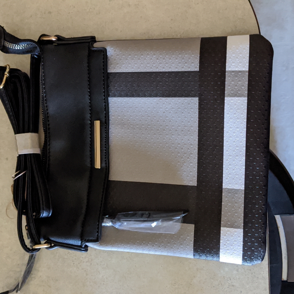 Multi Zip Crossbody